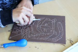 Atelier linogravure et illustration à la médiathèque d'Artigues. Spig Linocutfactory / Stéphane Getas