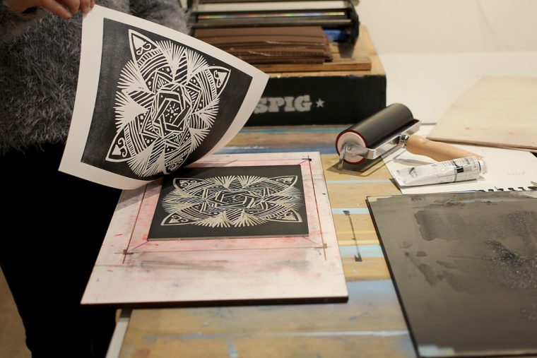 Atelier linogravure adultes par linocutfactory